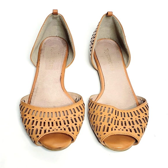 RESTRICTED Laser Cut Open Toe Flats - Picture 2 of 8